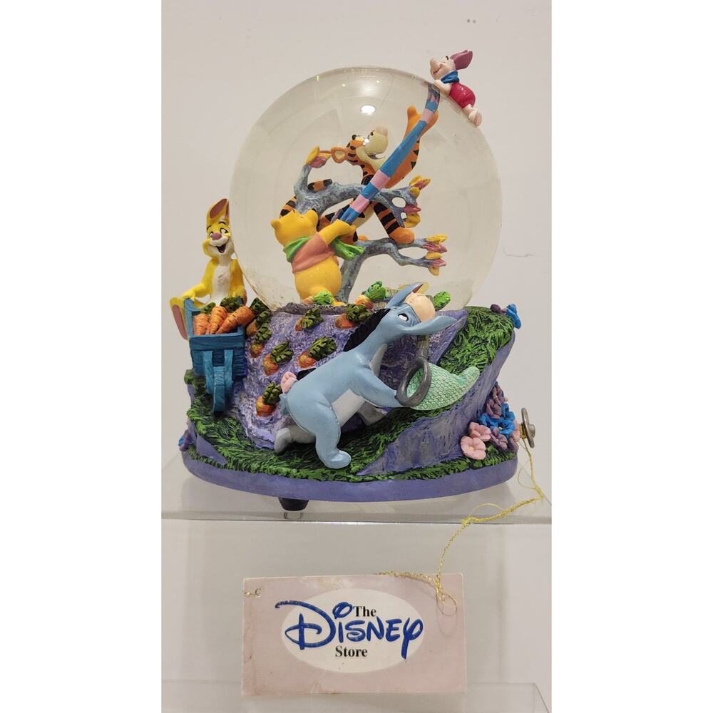 DISNEY’S WINNIE THE POOH BLUSTERY DAY MUSICAL SNOW GLOBE WORKING